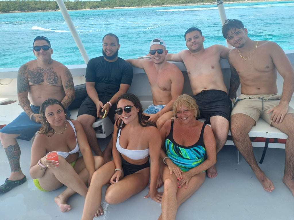 Private Island Adventure – Swim with the Pigs & Beach Lunch Stop