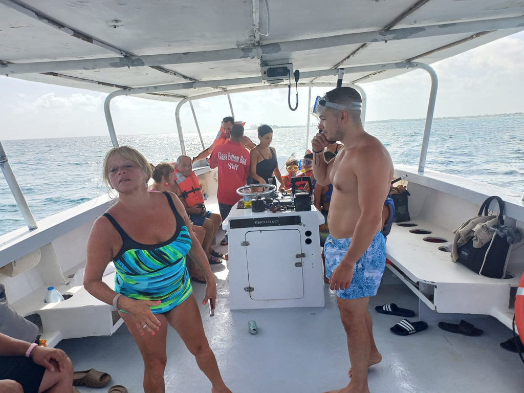 Private Island Adventure – Swim with the Pigs & Beach Lunch Stop
