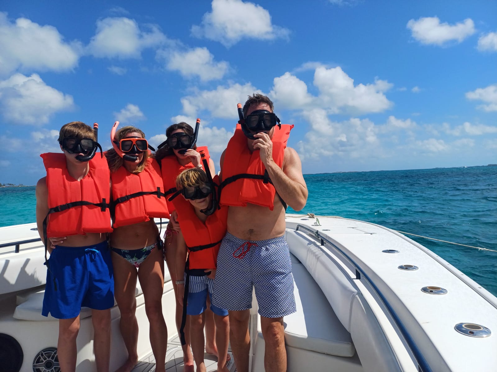Private Island Adventure – Swim with the Pigs & Beach Lunch Stop