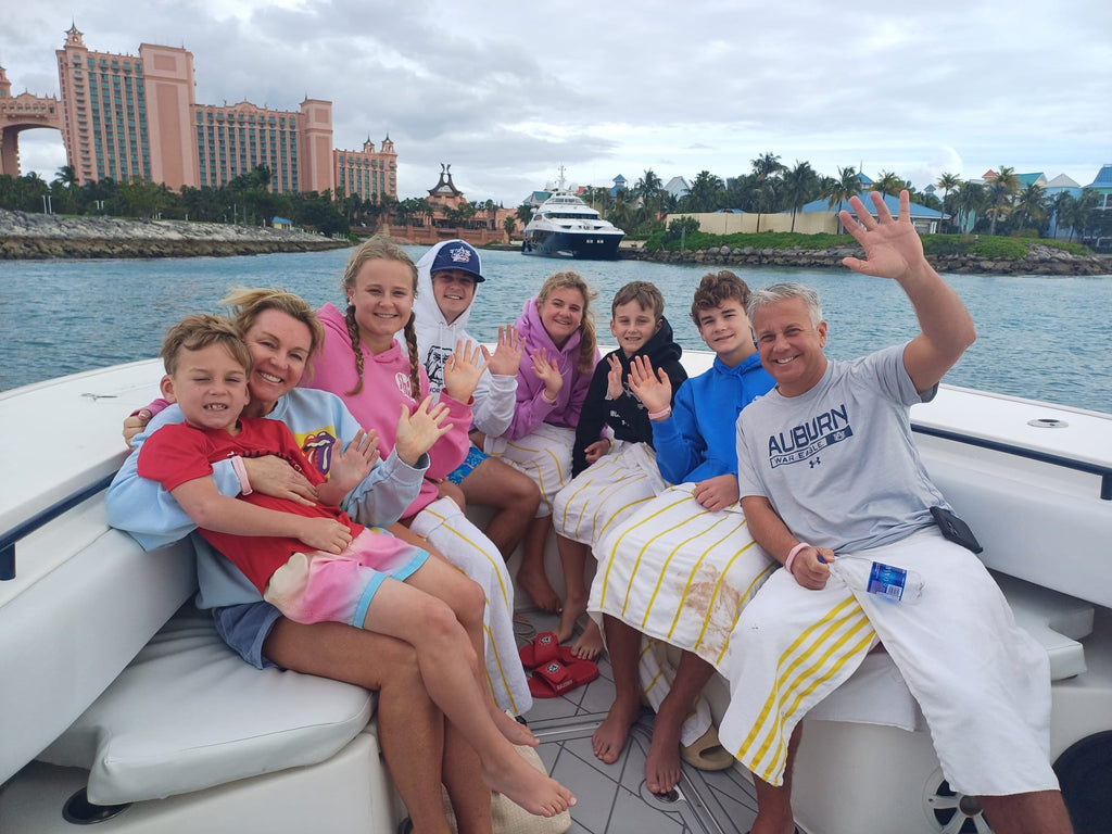 Private Island Adventure – Swim with the Pigs & Beach Lunch Stop